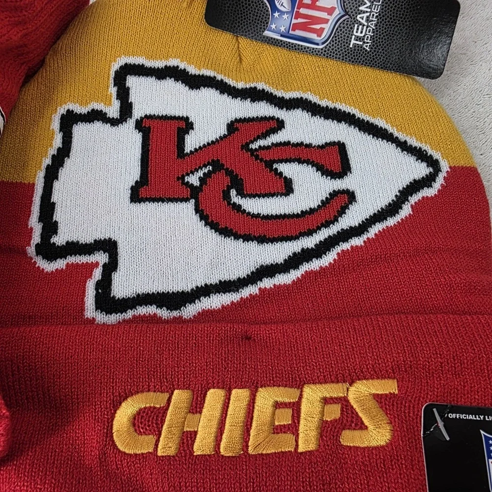 Ultra Game NFL Kansas City Chiefs Winter Beanie Knit Pom Hat with Gloves Set NEW